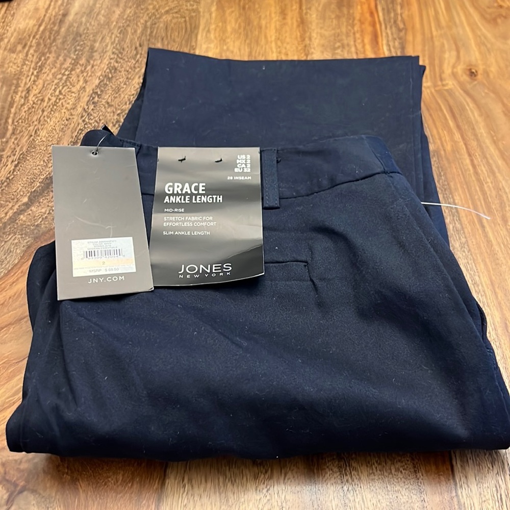Jones New York pants size two NWT